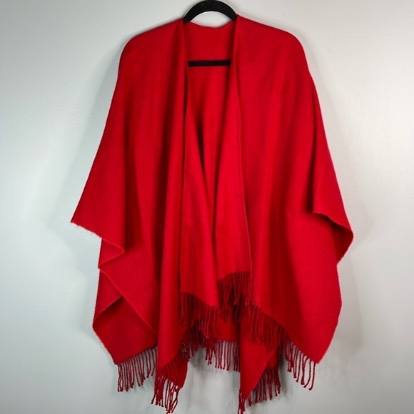 VINTAGE Wool Touch Red Fringe Wrap Shawl Acrylic Lightweight One Size Fits Most - Picture 8 of 8
